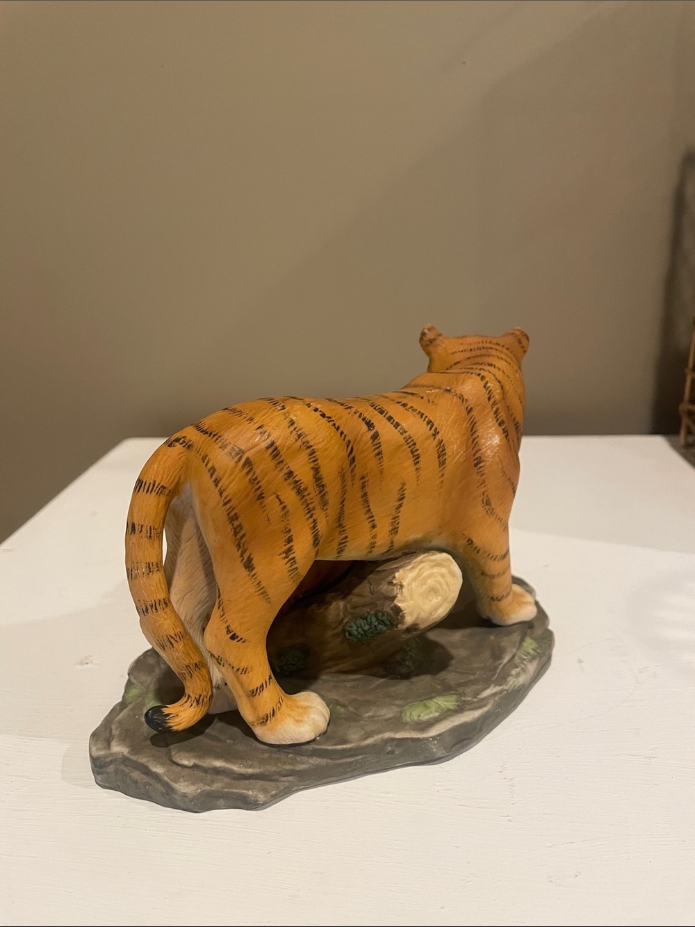 Tiger and cub figurine - home decor - Picture 2 of 2